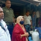 পাইকগাছায় ওজনে কম দেওয়ায় খাদ্যবান্ধব কর্মসূচির ডিলারকে জরিমানা