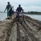 খুলনার কয়রার দক্ষিণ বেদকাশীর সড়কের বেহালদশা, চলাচলে জন দূর্ভোগ