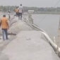আশাশুনির বিছট খোলপেটুয়া নদী ভাঙ্গনের রিং বাঁধ ৫ দিন পর সম্পন্ন ; বানভাসি মানুষ আশ্রয় নিয়েছে পার্শ্ববর্তী পাউবো বাঁধে