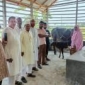 আলোচিত শিশু আছিয়ার পরিবারকে গোয়ালঘরসহ গাভী-বাছুর হস্তান্তর করলো জামায়াতে ইসলামী