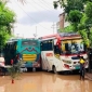 পাইকগাছা সড়ক বেহাল, অল্প বৃষ্টিতেই হাঁটুপানি