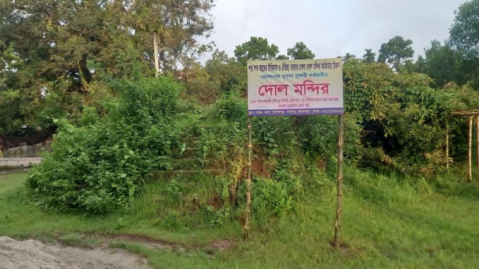 স্মৃতিচিহ্ন মুছে যাচ্ছে বাজারখোলা দোল মন্দিরের