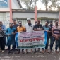 পাইকগাছায় মাদক কারবারি দম্পতির বিরুদ্ধে এলাকাবাসীর মানববন্ধন