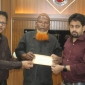 পাইকগাছায় অগ্নিকাণ্ডে ক্ষতিগ্রস্থ আতিউর রহমানকে আর্থিক সহায়তা প্রদান