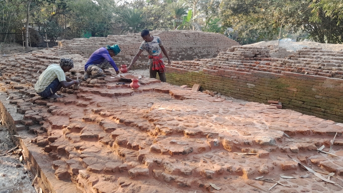 প্রত্যতত্ত্ব বিভাগের উদ্যোগে ভাতের ভিটা সংরক্ষণের কাজ চলছে