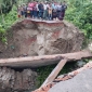 প্রবল বর্ষণে  শালিখার শতখালীতে  ব্রীজভেঙ্গে যোগাযোগ বিচ্ছিন্ন্; বিপাকে ৫ গ্রামের মানুষ