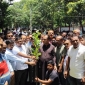 পাইকগাছায় জেলা পরিষদের প্রকল্পের চিঠি হস্তান্তর ও শিক্ষার্থীদের মাঝে গাছের চারা বিতরণ
