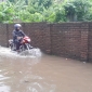 মাগুরায় প্রবল বর্ষণে নিম্নাঞ্চলসহ রাস্তাঘাট প্লাবিত; বিপাকে পথচারী ও শিক্ষার্থীরা