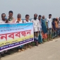 পাইকগাছায় চরভরাটি জমি দখল নিয়ে দু-পক্ষের মধ্যে বিরোধ; ভুমিদস্যুদের বিরুদ্ধে মানববন্ধন
